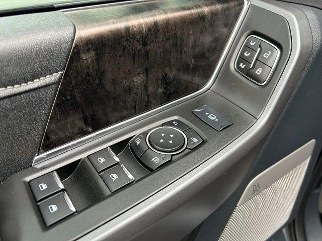 Used 2025 Ford F350 Lariat w/ Black Appearance Package image 37