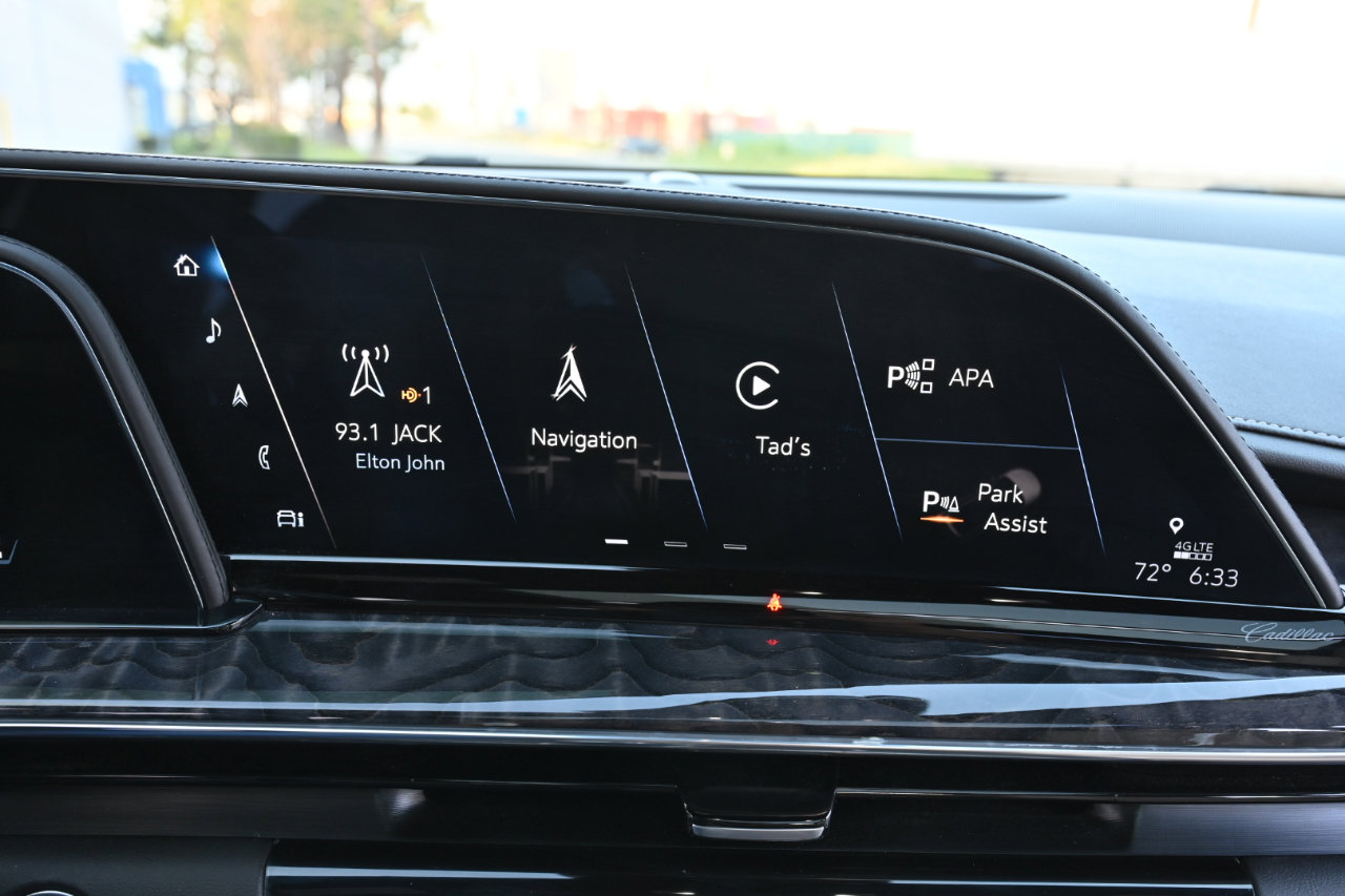 Used 2021 Cadillac Escalade Premium Luxury image 21