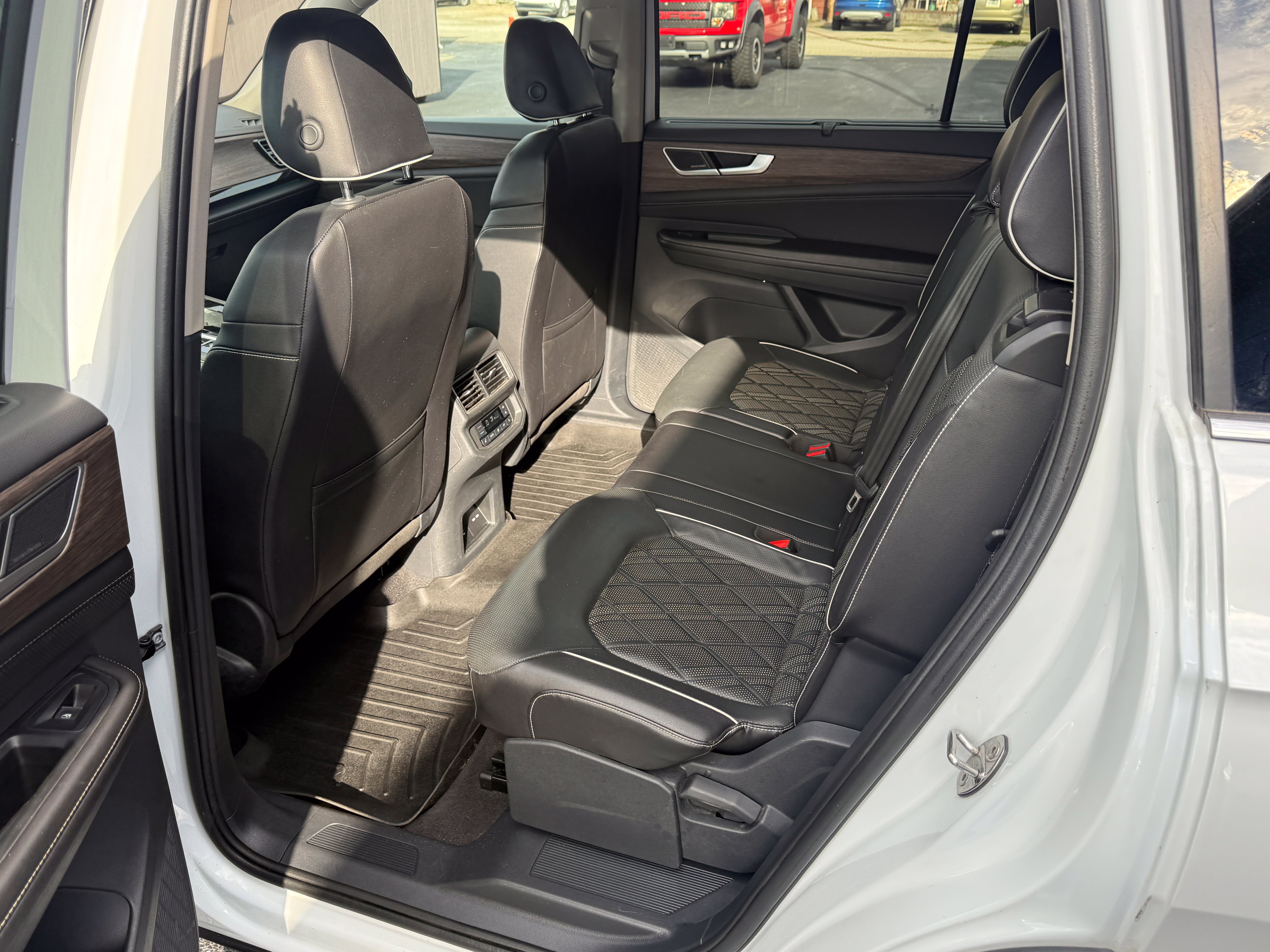 Used 2024 Volkswagen Atlas SEL Premium R-Line AWD/4WD image 15
