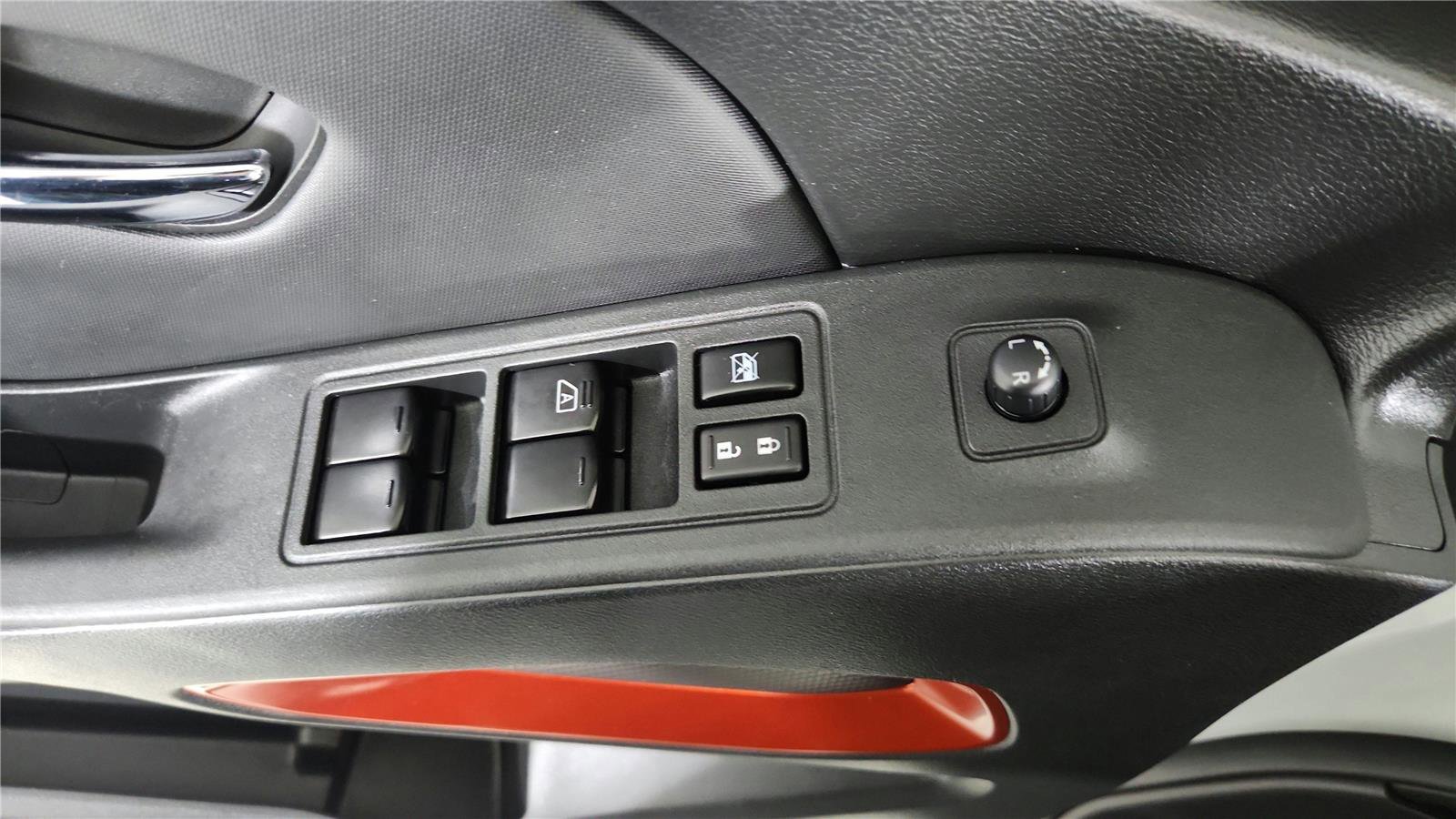 Used 2022 Nissan Frontier PRO-4X w/ Off-Road Protection Package image 15