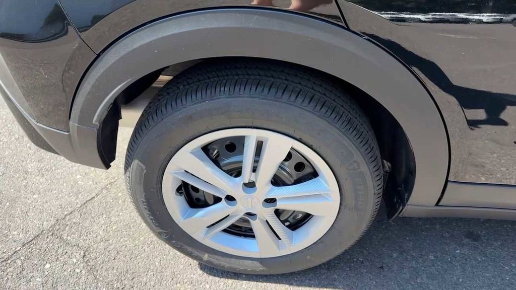 Certified 2025 Nissan Kicks Play S FWD image 6