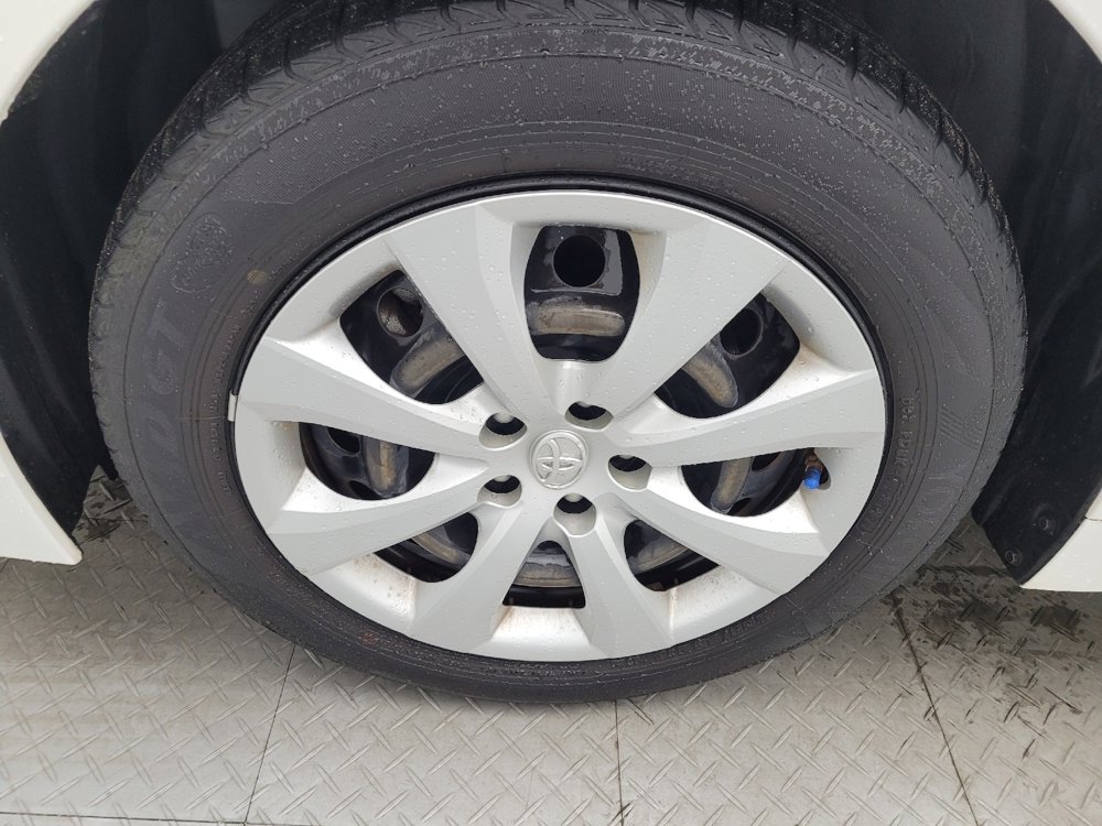Used 2021 Toyota Corolla LE image 31