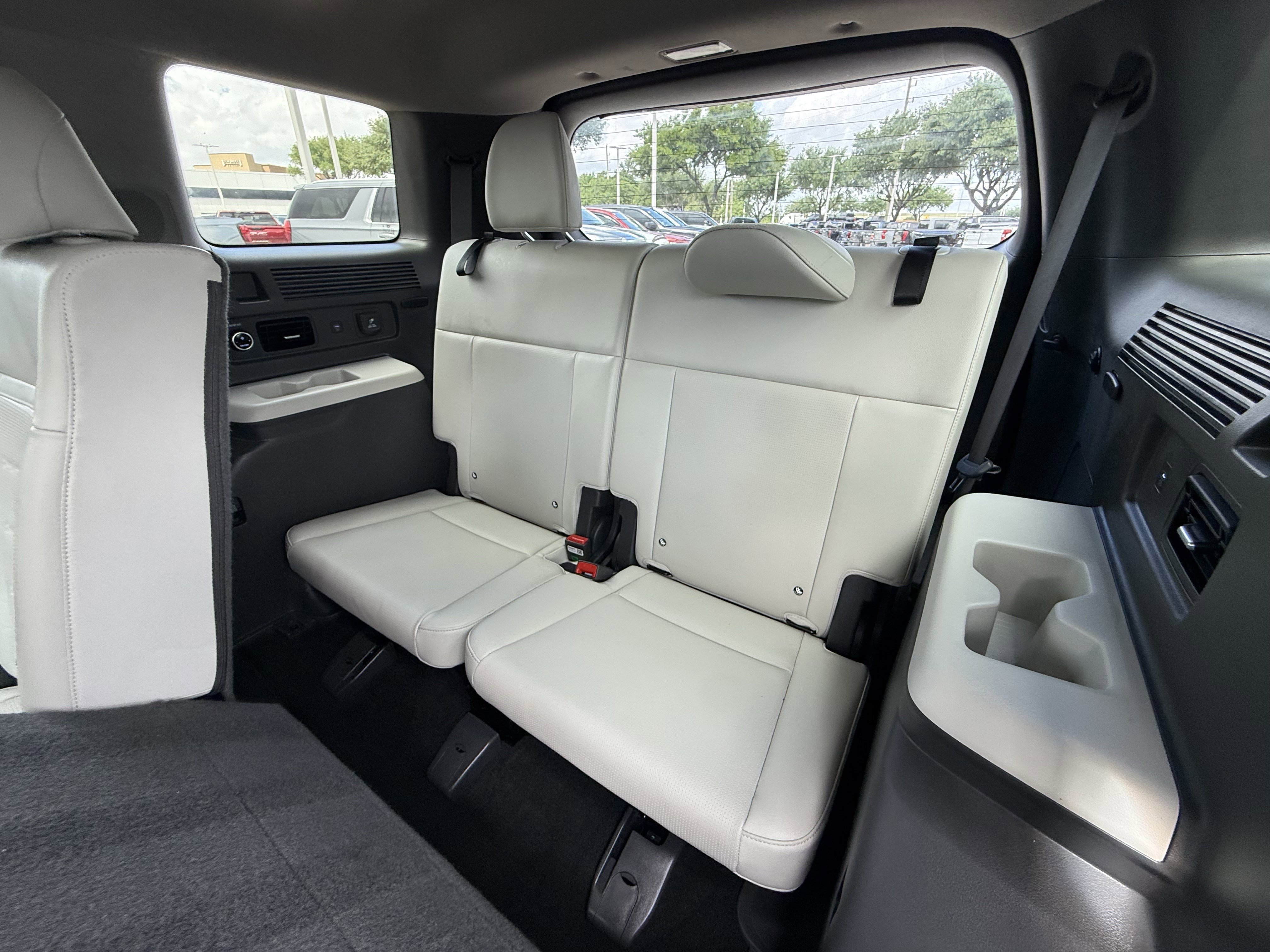 Used 2025 Hyundai Santa Fe Limited FWD image 32