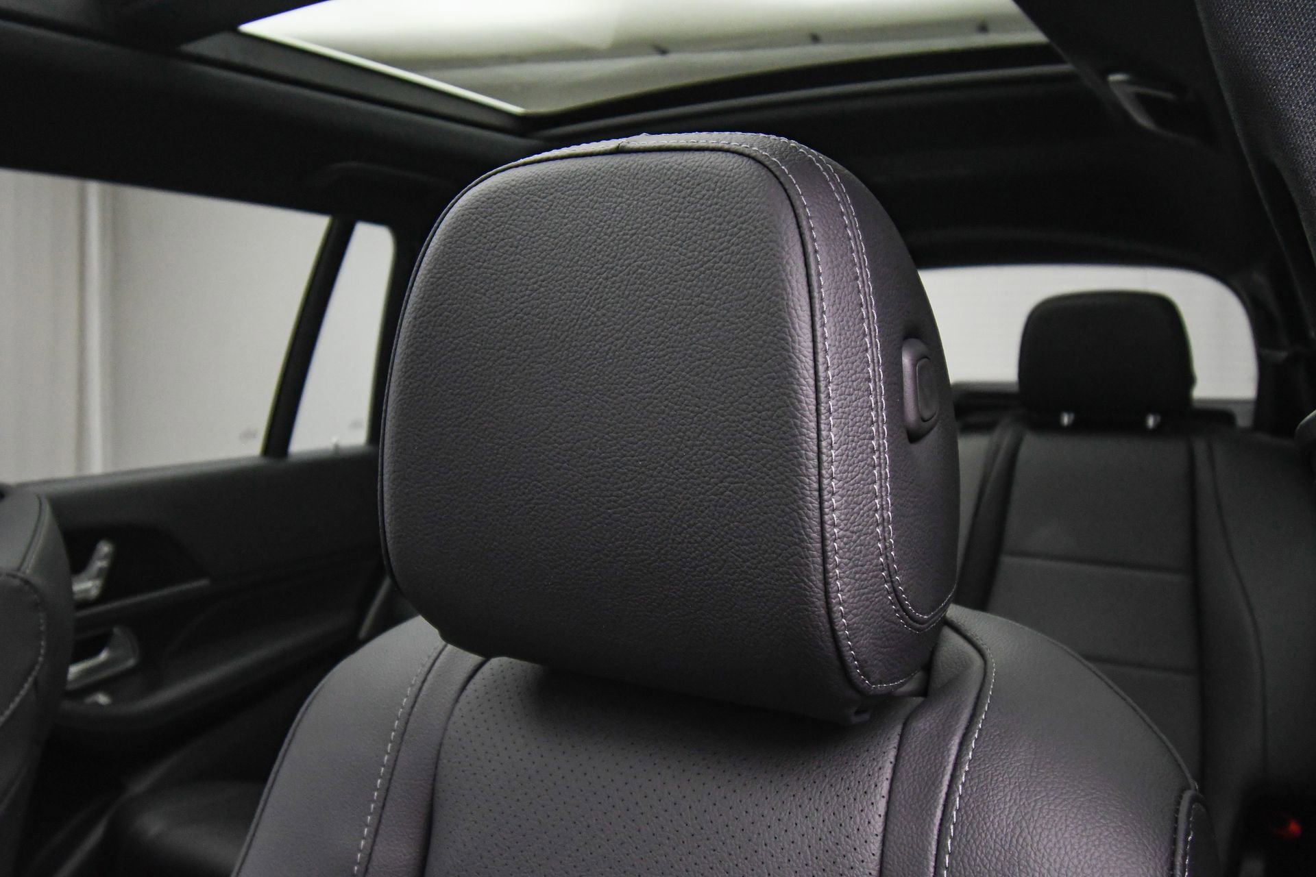 Used 2025 Mercedes-Benz GLS 450 4MATIC image 53