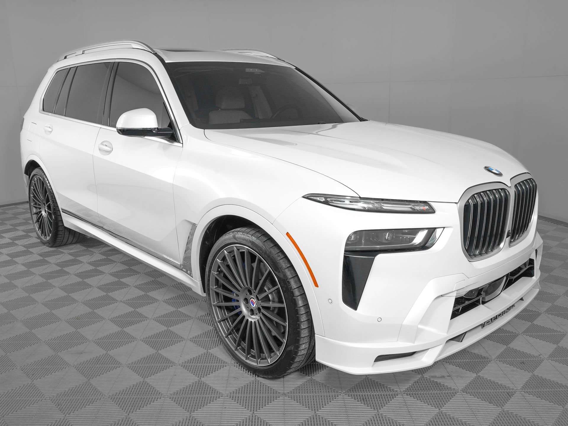 Used 2025 BMW ALPINA XB7 image 3