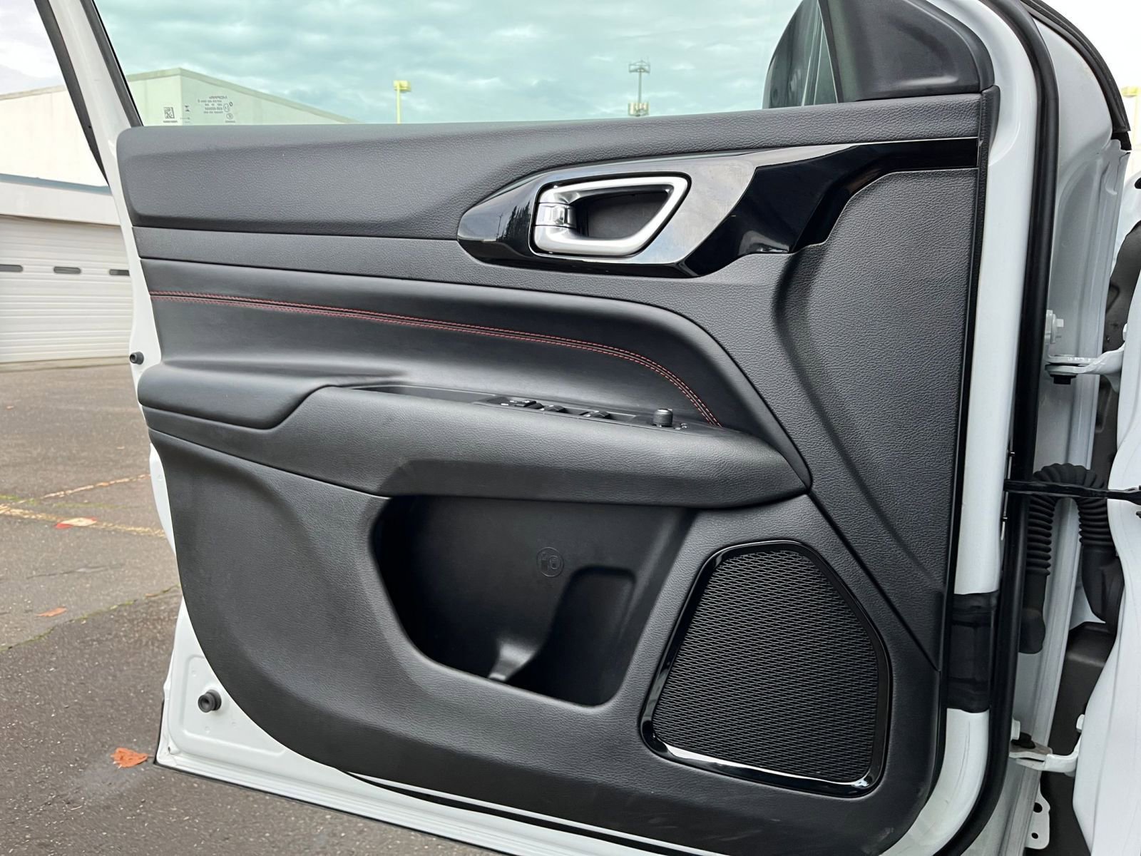 Used 2025 Jeep Compass Trailhawk w/ Trailer Tow Group image 21