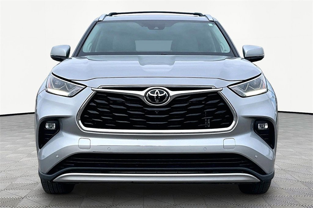 Used 2021 Toyota Highlander Platinum image 3