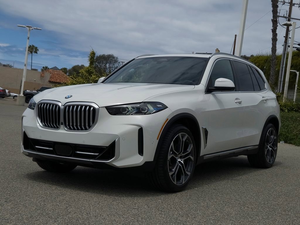 Certified 2024 BMW X5 xDrive40i w/ Premium Package AWD/4WD image 2