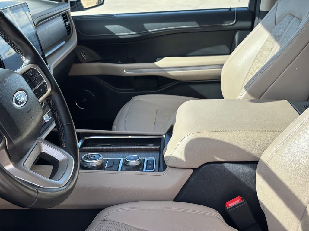 Used 2024 Ford Expedition Limited image 11