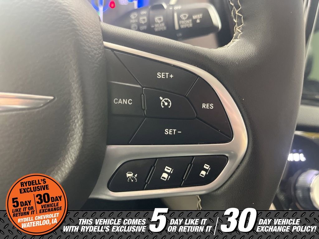 Used 2024 Chrysler Pacifica Touring-L FWD image 31