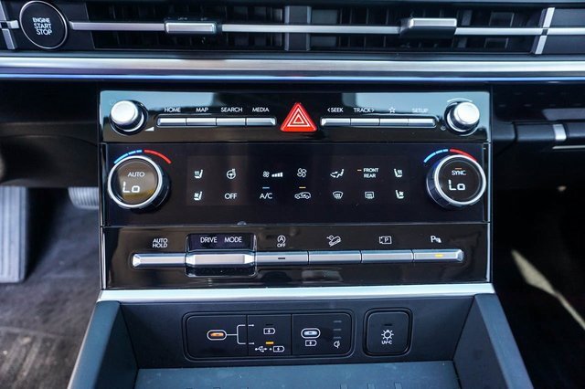 Used 2025 Hyundai Santa Fe Limited image 22