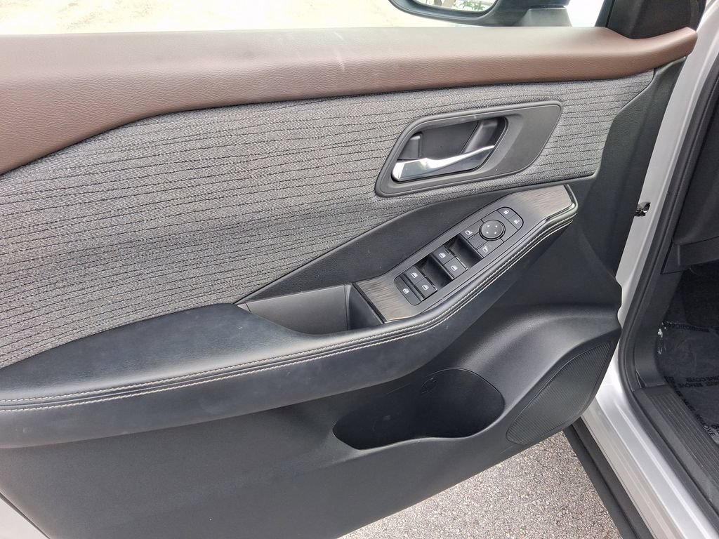 Certified 2023 Nissan Rogue SV FWD image 15