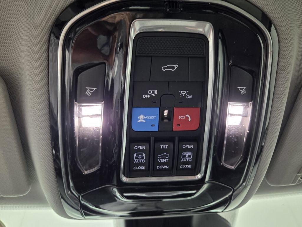 Used 2021 Jeep Grand Cherokee L Overland w/ Luxury Tech Group IV AWD/4WD image 14