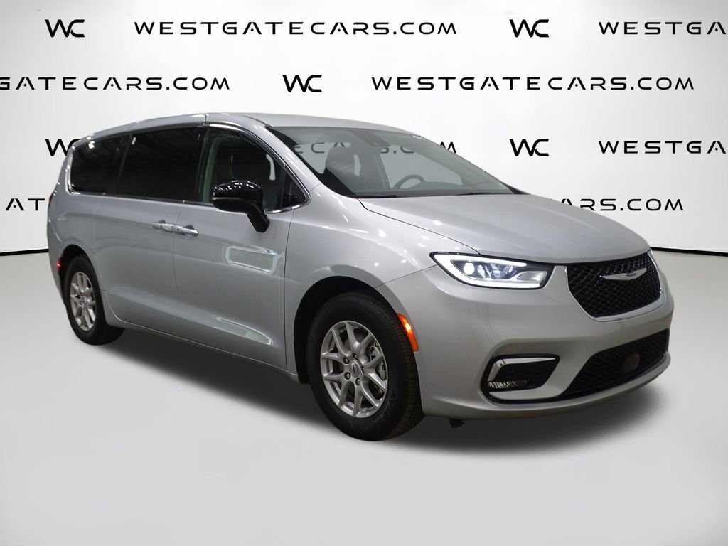 Used 2024 Chrysler Pacifica Touring-L
