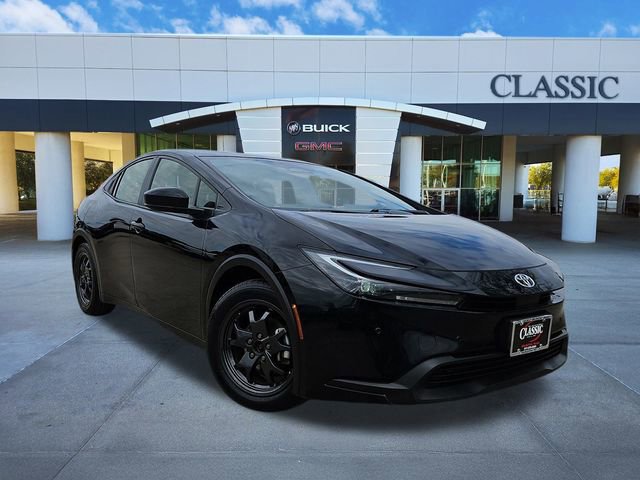 Used 2024 Toyota Prius LE image 1