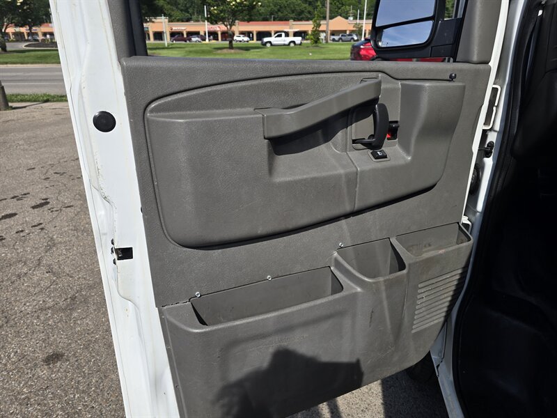 Used 2019 Chevrolet Express 2500 w/ Driver Convenience Package RWD image 7