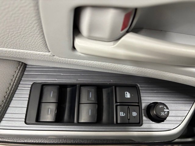 Used 2025 Toyota Sienna LE image 10