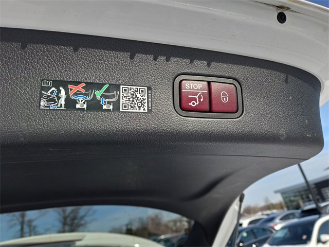 Used 2025 Mercedes-Benz GLC 350e 4MATIC image 30