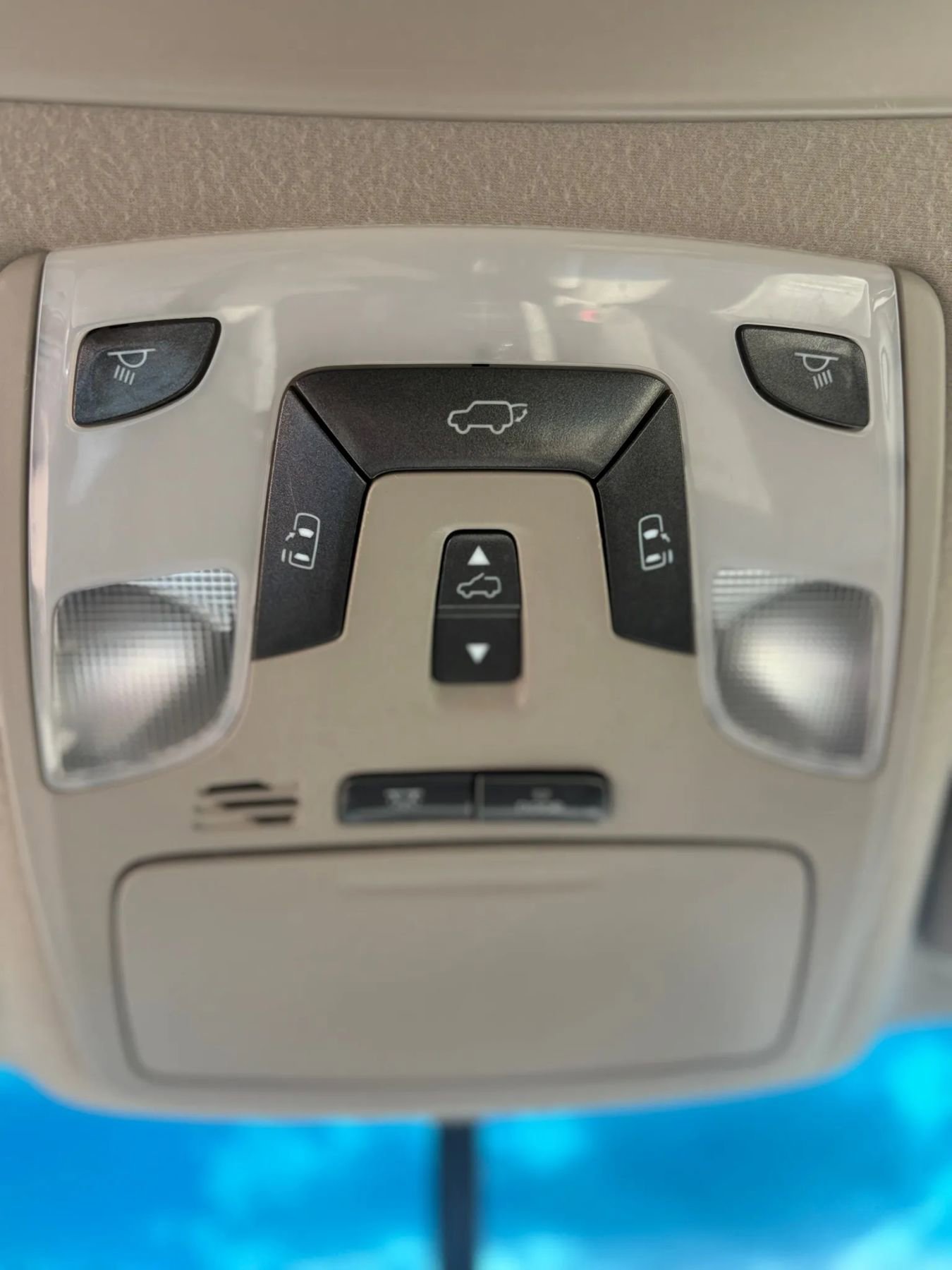 Used 2011 Toyota Sienna XLE w/ Entertainment Pkg image 36