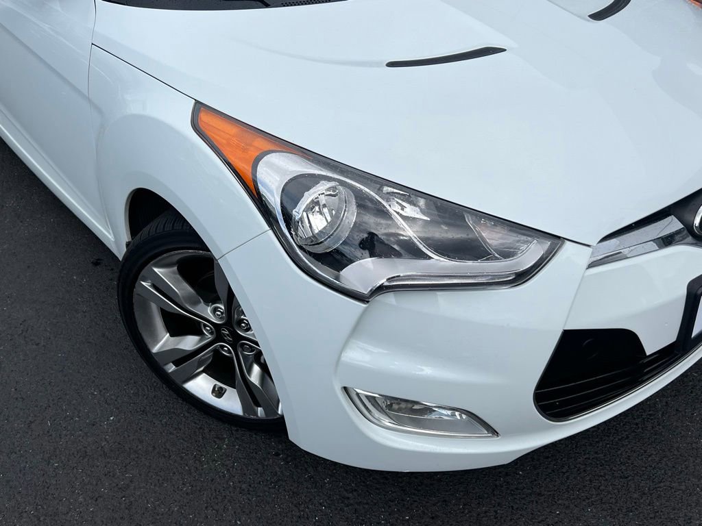 Used 2015 Hyundai Veloster Base w/ Option Group 03 image 2
