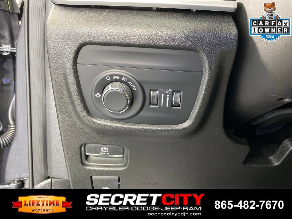Used 2023 Jeep Grand Cherokee Altitude AWD/4WD image 13
