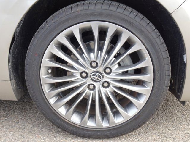 Used 2017 Toyota Avalon Limited image 26