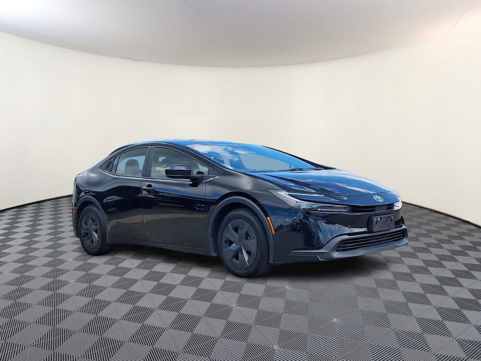 Certified 2025 Toyota Prius LE FWD image 4
