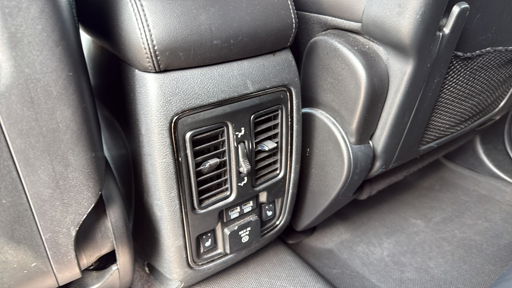Used 2018 Dodge Durango GT w/ Blacktop Package AWD/4WD image 16