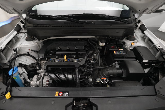 Used 2025 Hyundai Venue SEL FWD image 3