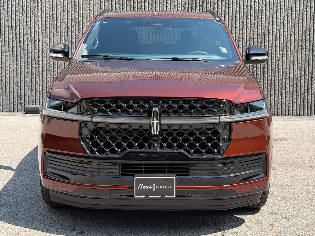New 2027 Lincoln Navigator Reserve w/ Jet Appearance Package AWD/4WD image 3