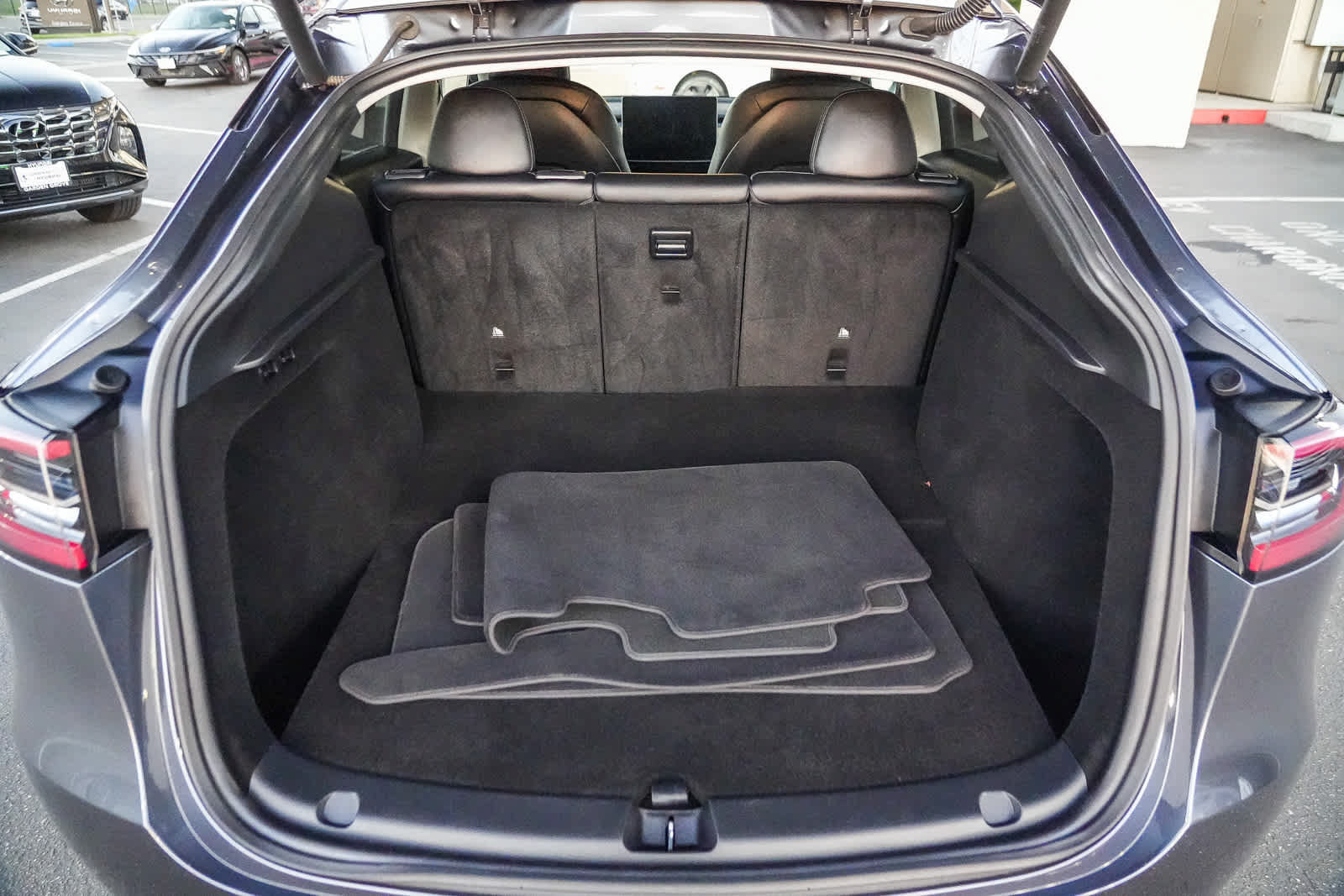 Used 2023 Tesla Model Y 2WD image 25