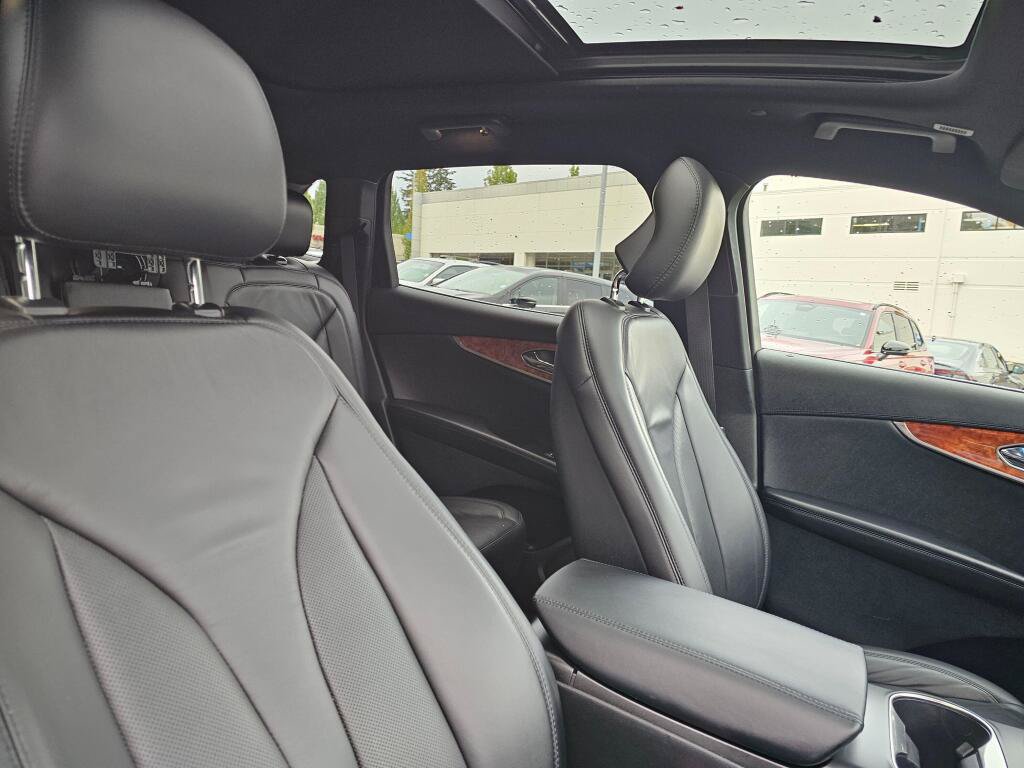 Used 2019 Lincoln Nautilus Select AWD/4WD image 11
