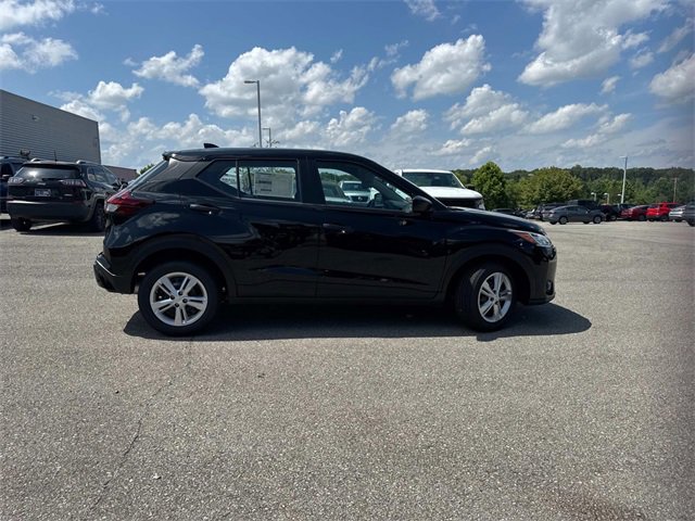 New 2025 Nissan Kicks Play S image 3