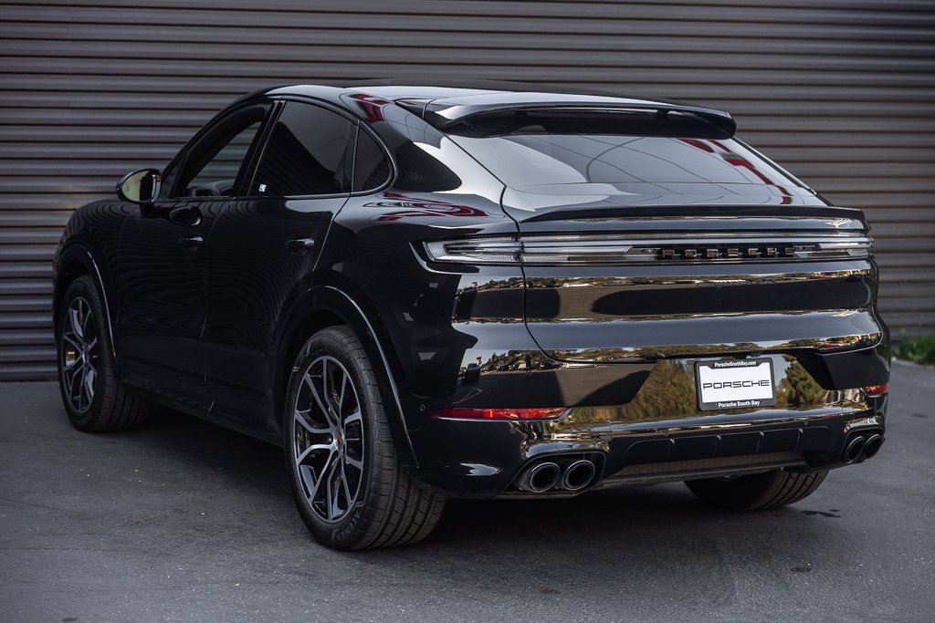 Certified 2025 Porsche Cayenne GTS image 3