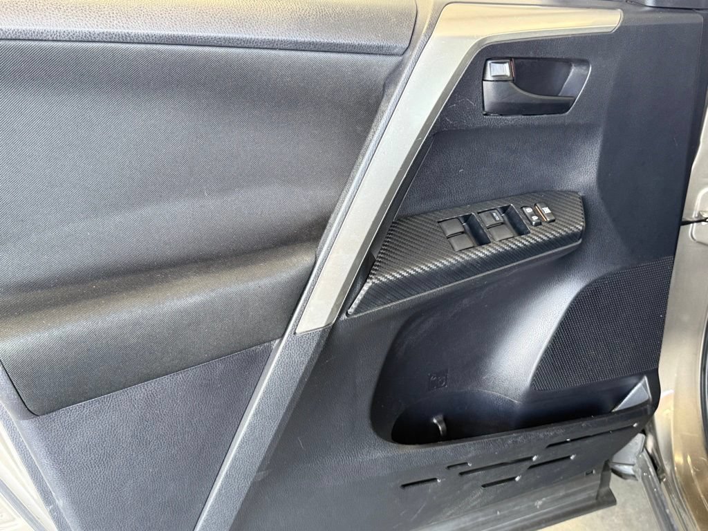 Used 2014 Toyota RAV4 LE FWD image 18