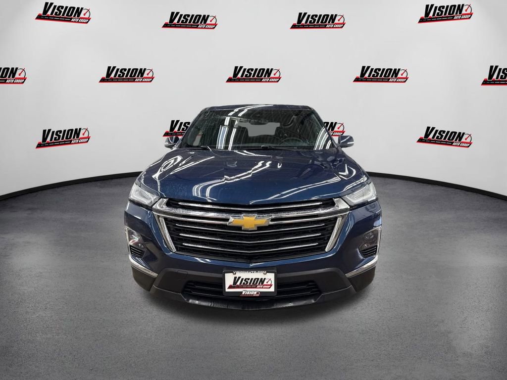 Used 2023 Chevrolet Traverse LT image 2