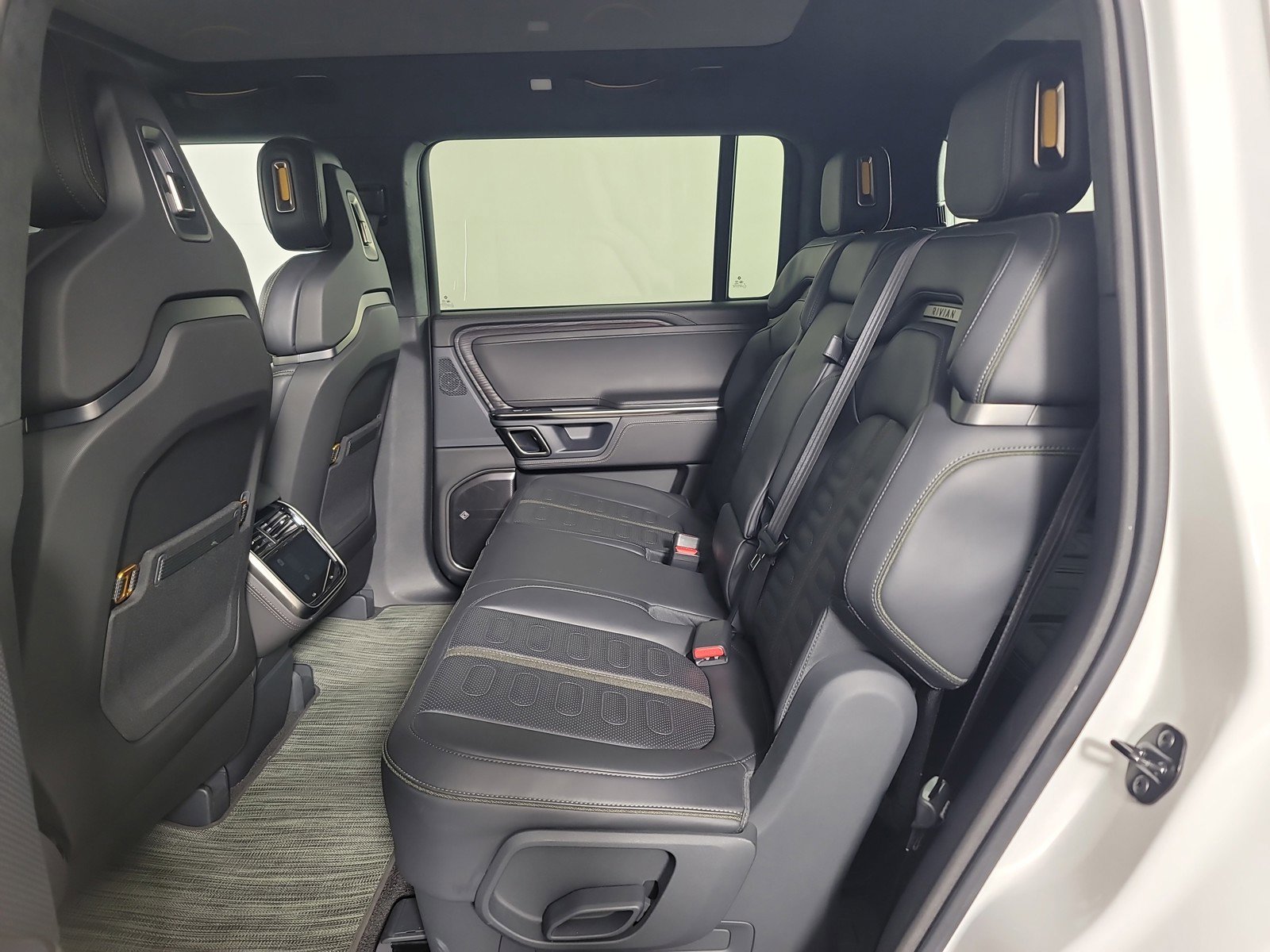 Used 2023 Rivian R1S Adventure AWD/4WD image 21