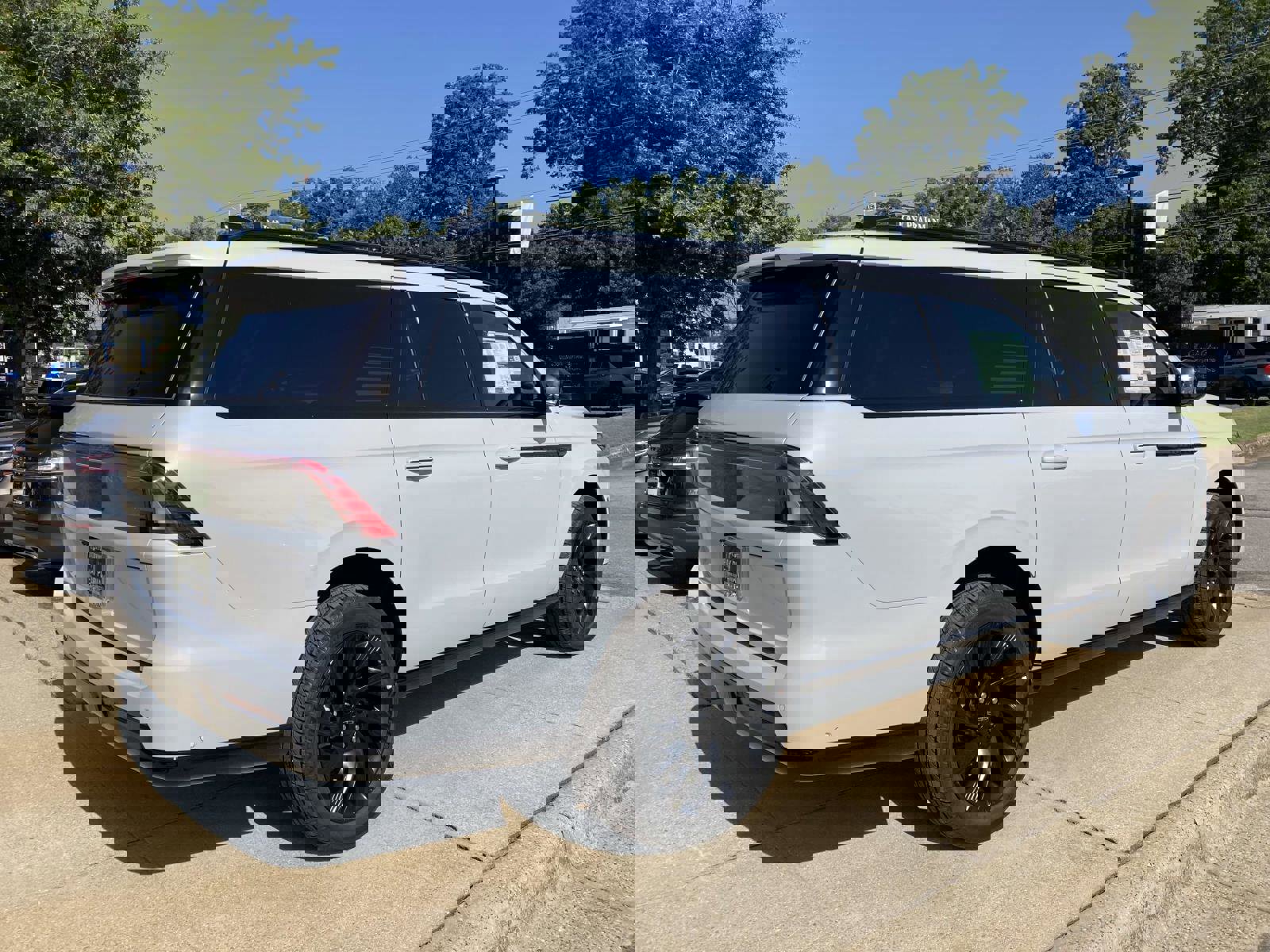 New 2025 Lincoln Navigator L Reserve w/ Jet Appearance Package image 3