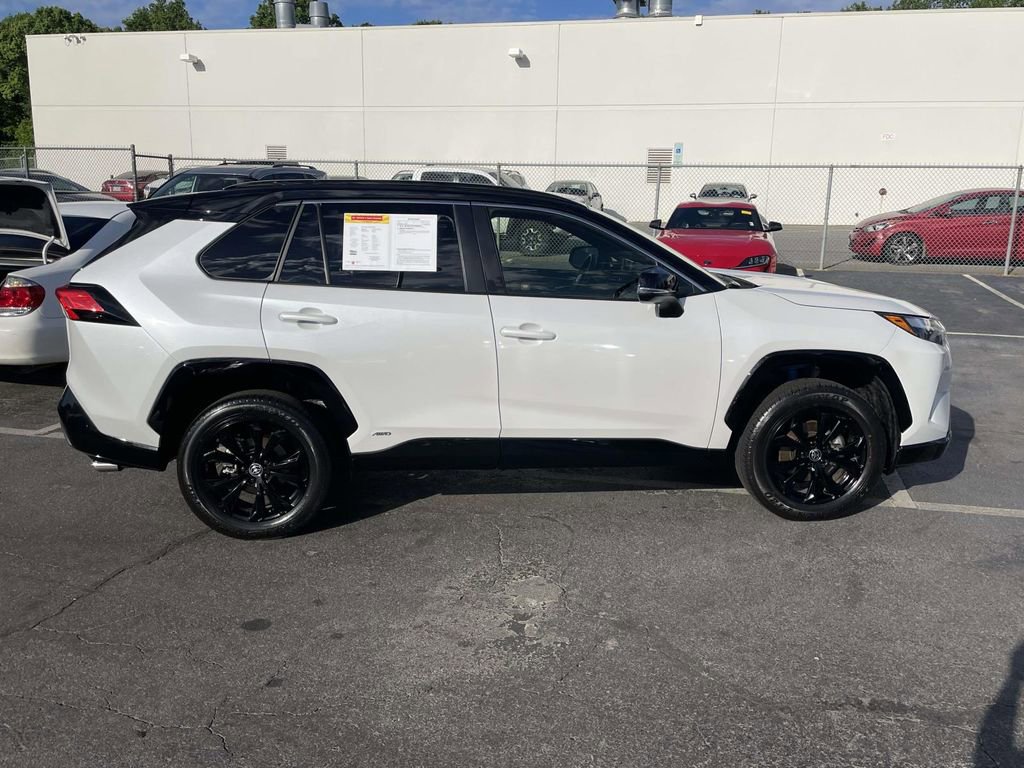 Used 2025 Toyota RAV4 XSE AWD/4WD image 9