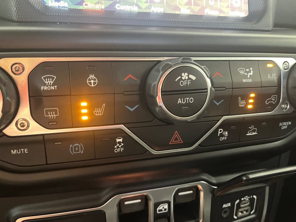 Used 2022 Jeep Wrangler Unlimited Sahara AWD/4WD image 20
