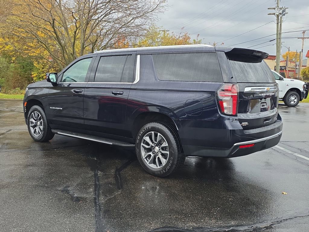Used 2023 Chevrolet Suburban LT w/ LT Signature Plus Package image 4