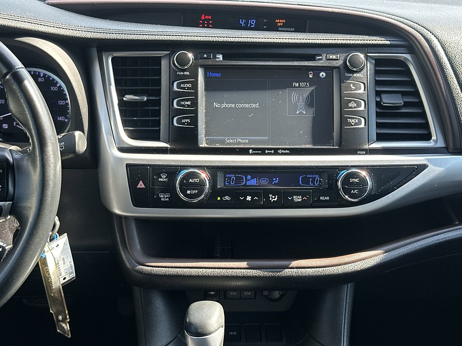 Used 2018 Toyota Highlander Plus FWD image 25