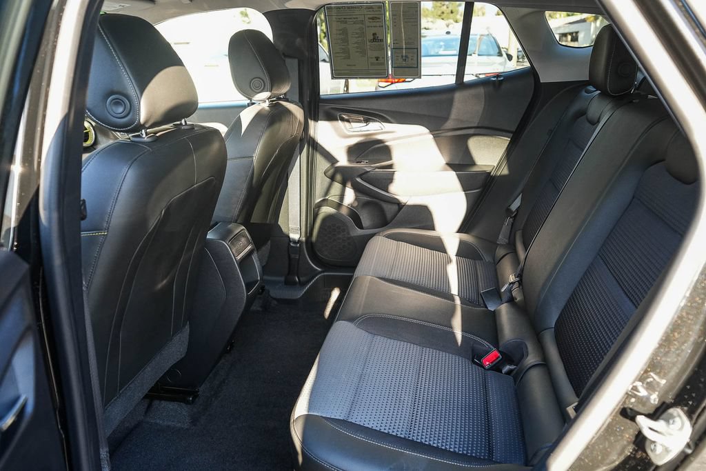 Used 2025 Chevrolet Trax LT w/ Driver Confidence Package FWD image 16