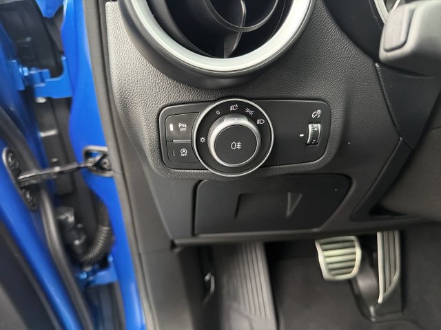 Used 2023 Alfa Romeo Stelvio Estrema AWD/4WD image 17