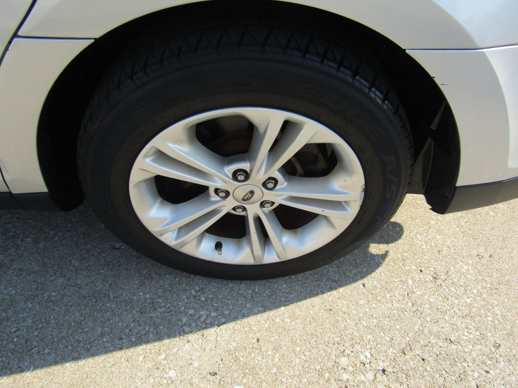Used 2013 Ford Taurus SEL FWD image 11