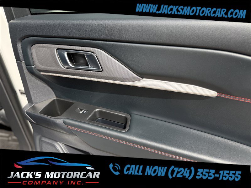 Used 2025 Ford Explorer ST-Line w/ ST-Line Street Pack AWD/4WD image 35
