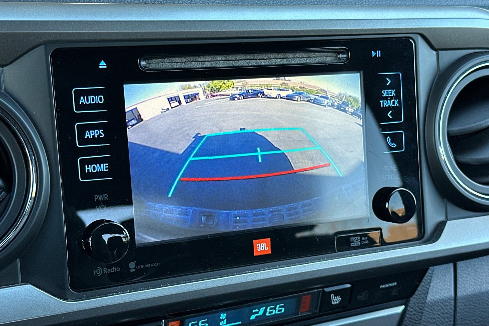 Used 2016 Toyota Tacoma Limited w/ Towing Package image 17