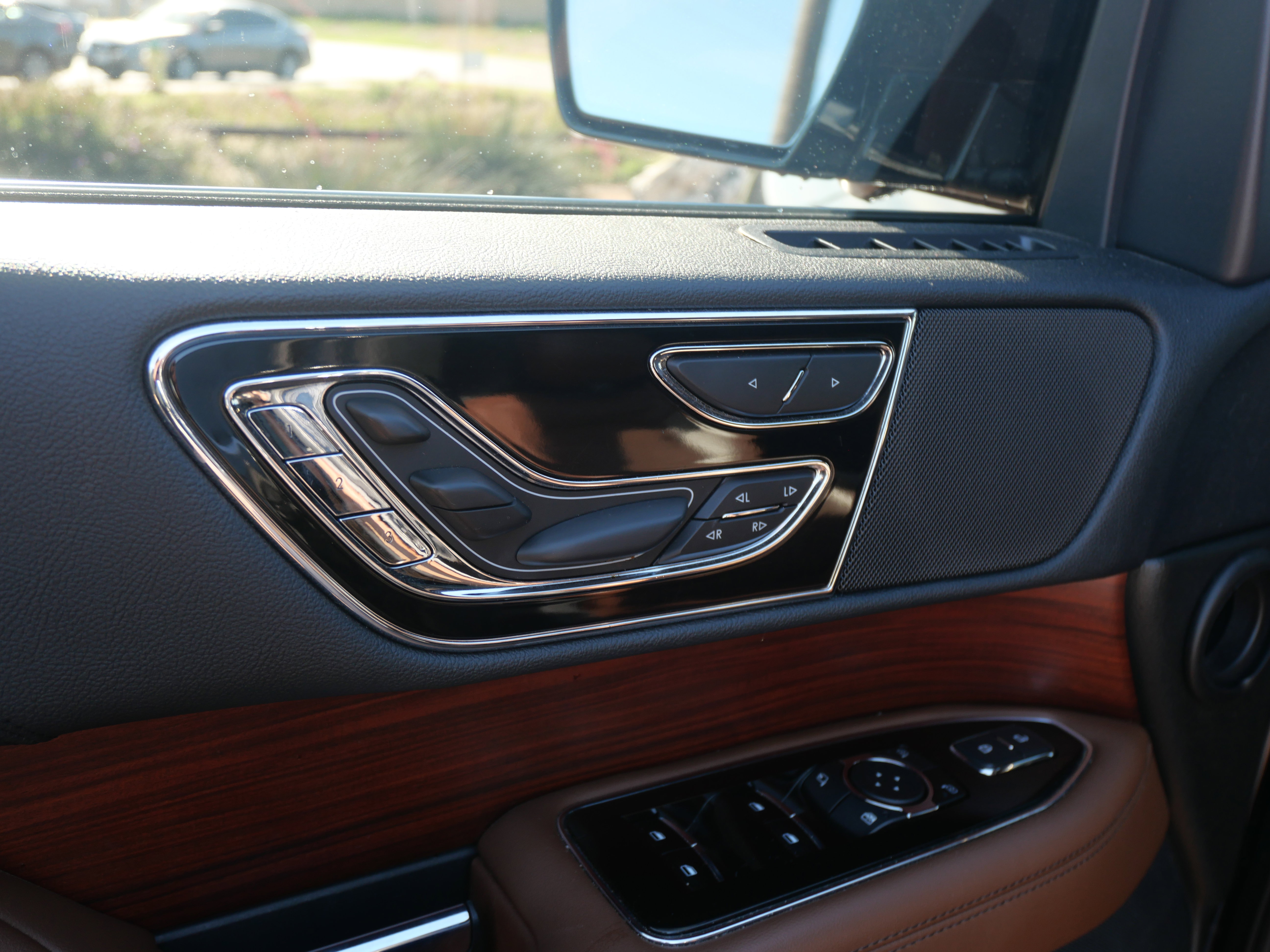 Used 2023 Lincoln Navigator Reserve w/ Monochromatic Package image 7