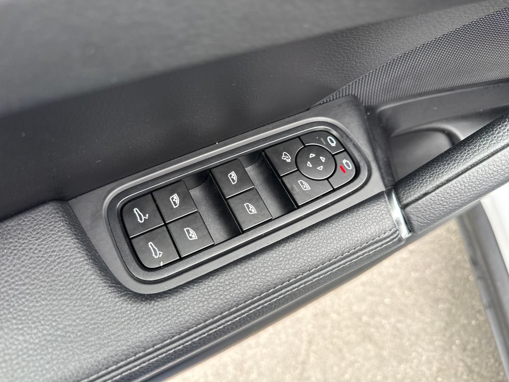 Used 2023 Porsche Cayenne S AWD/4WD image 12