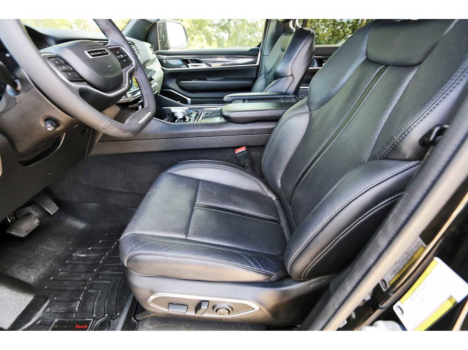 Used 2022 Jeep Wagoneer Series III w/ Flexible Seating Group image 12